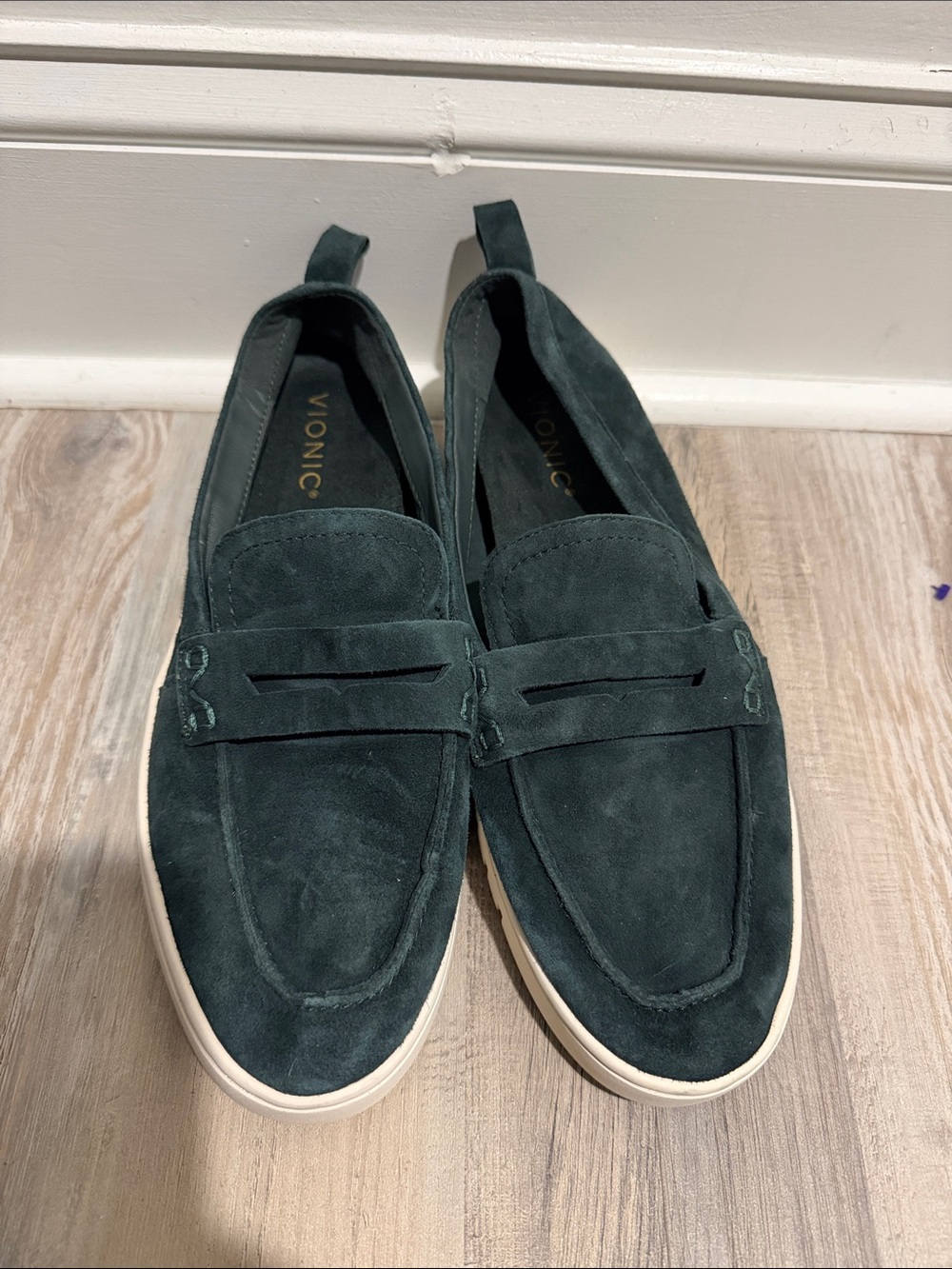 Vionic Uptown Slip-On Suede Loafer in Dark Green Size 9.5